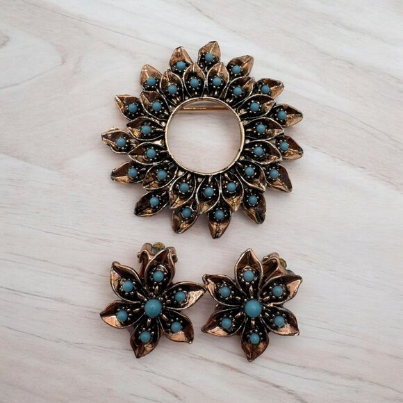 Vintage Bronze Faux Turquoise Brooch and‎ Clip on Earrings Sunflower Pin 1970s - Picture 1 of 5